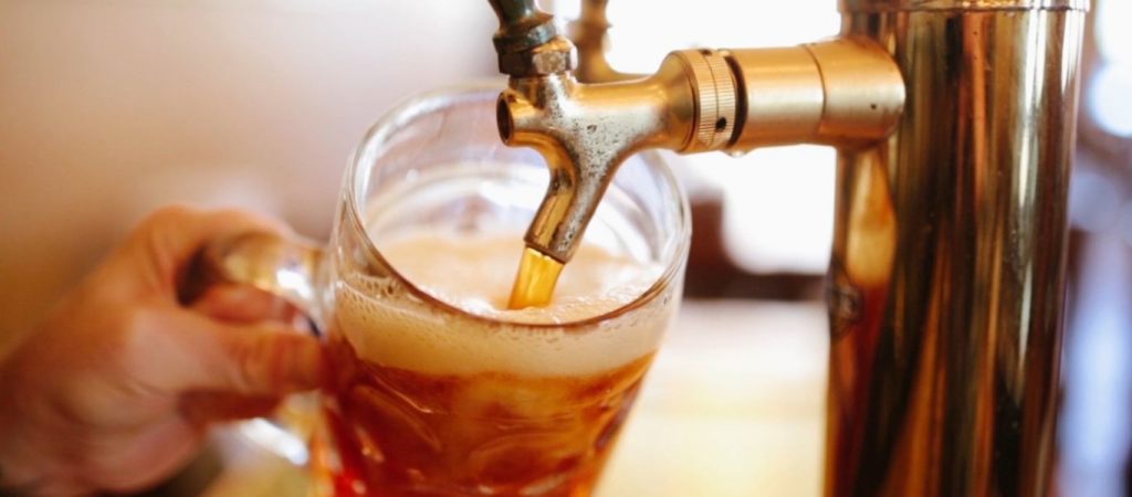 Έχετε αναρωτηθεί; – Να τι προκαλεί τον αφρό στην μπίρα