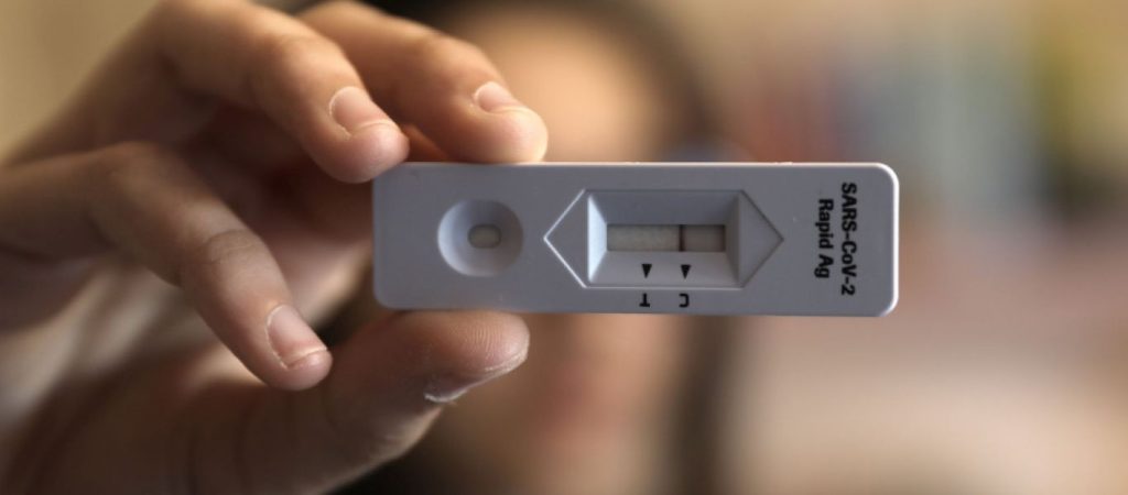 Ξεκινά από σήμερα η διάθεση των δύο δωρεάν self test