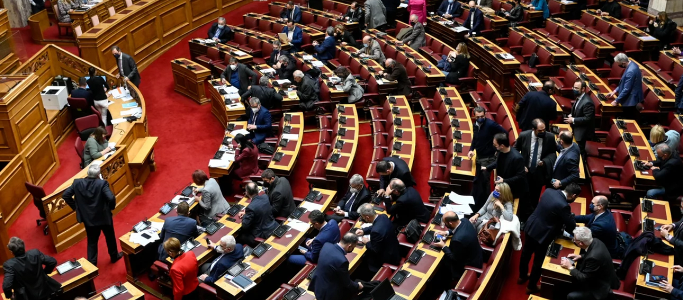 Βουλή: Ψηφίστηκε κατά πλειοψηφία το νομοσχέδιο του υπουργείου Υγείας για την πανδημία