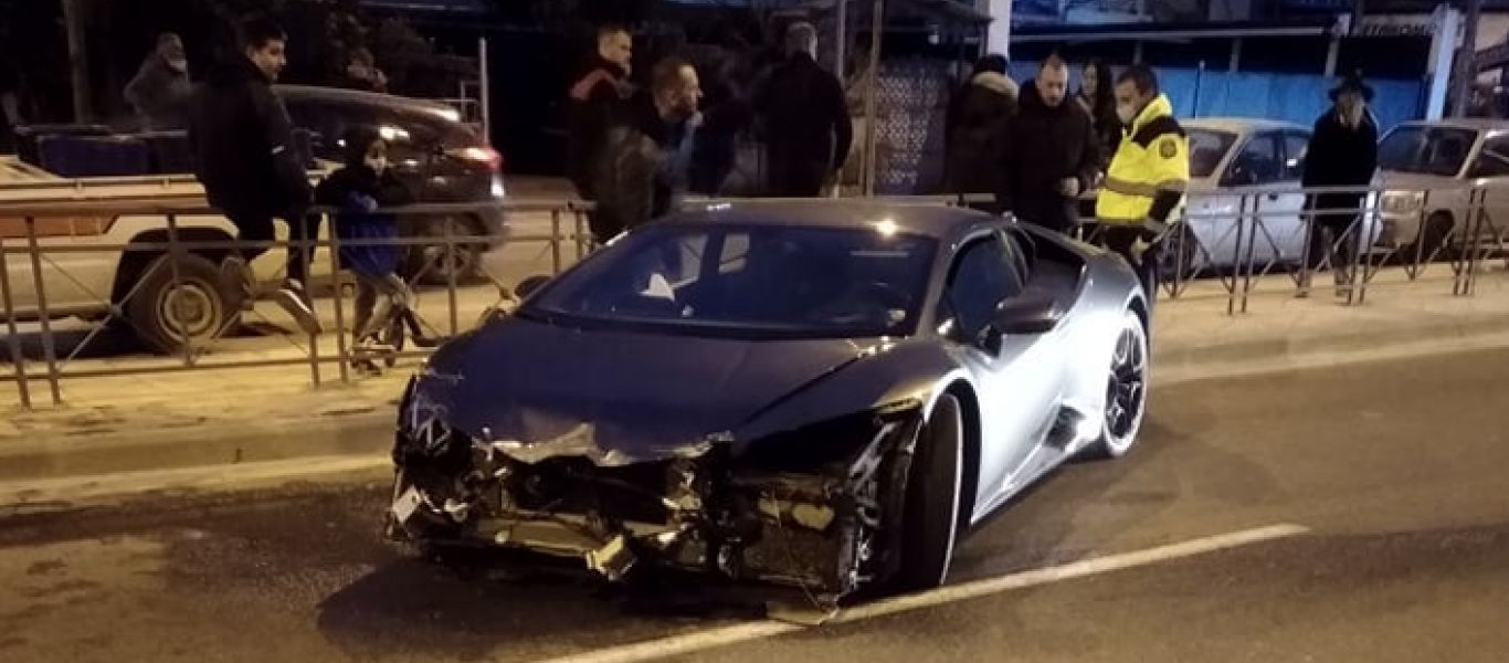 Τροχαίο ατύχημα στη Λάρισα – Lamborghini έγινε… σμπαράλια (φώτο)