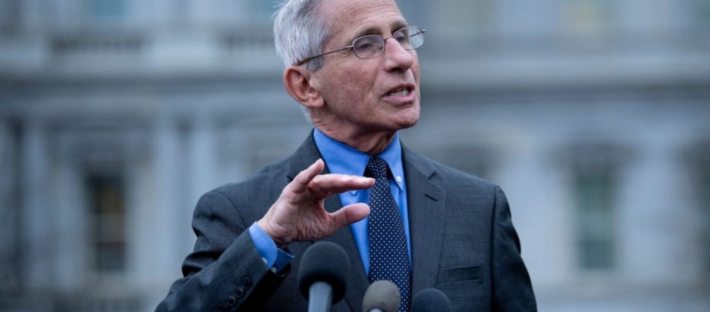 Σοκάρει τους εμβολιασμένους ο Α.Φάουτσι: Ξεχάστε την κανονικότητα ακόμα και εάν έχετε κάνει την αναμνηστική δόση