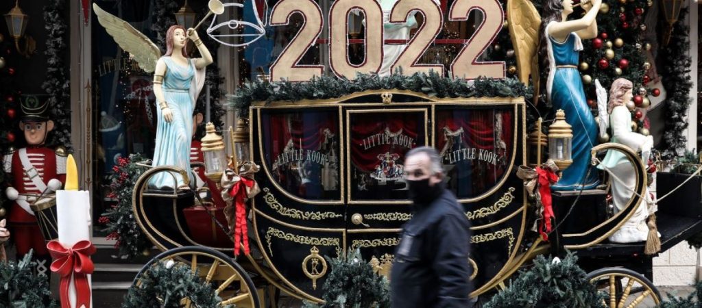 Τα εμβόλια δεν έφεραν την «ελευθερία»: Επέστρεψε η υποχρεωτική μασκοφορία – Τι ισχύει από σήμερα