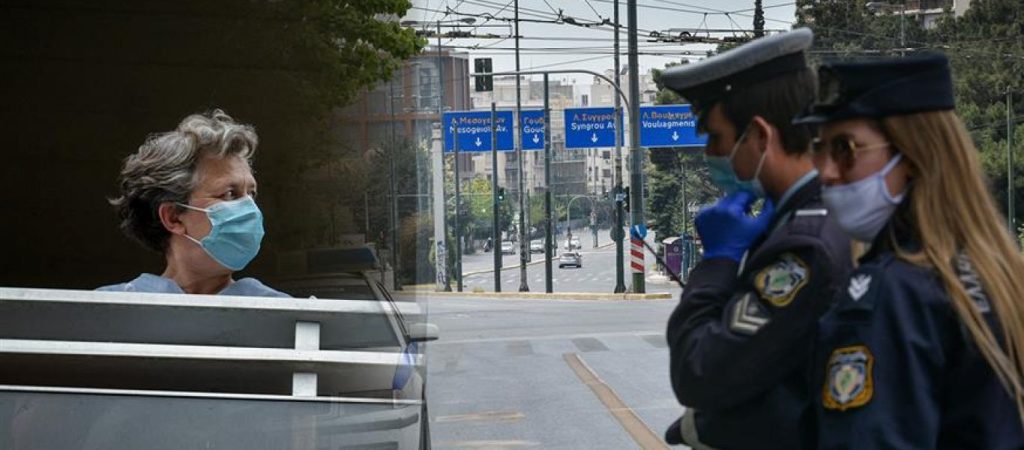 Έκοψαν πρόστιμο για μάσκα σε υπάλληλο γραφείου κηδειών ενώ βρισκόταν μόνος του παρέα με τα φέρετρα!