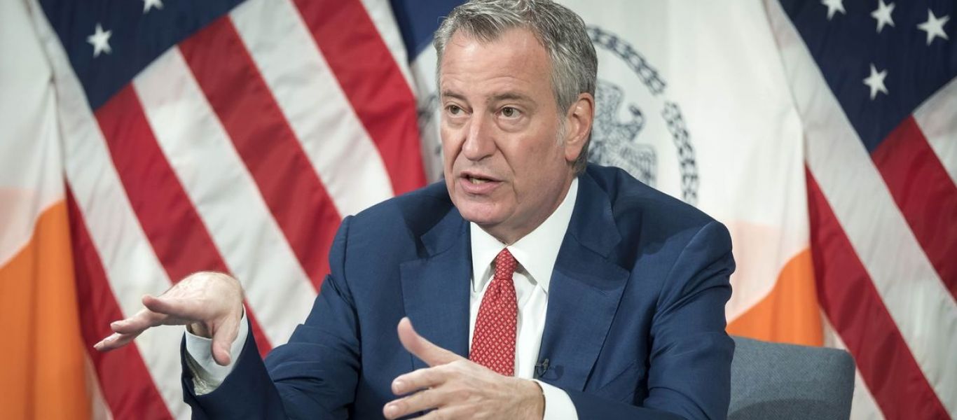 Δήμαρχος Νέας Υόρκης: «Οι άνθρωποι είναι προβλέψιμοι-Θα πάρουν 100$ και θα στείλουμε στα σπίτια τους ομάδες εμβολιασμού»