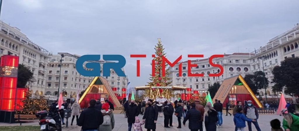 Θεσσαλονίκη: «Πλημμύρισε» από κόσμο που έκανε τη χριστουγεννιάτικη βόλτα του το κέντρο (βίντεο)