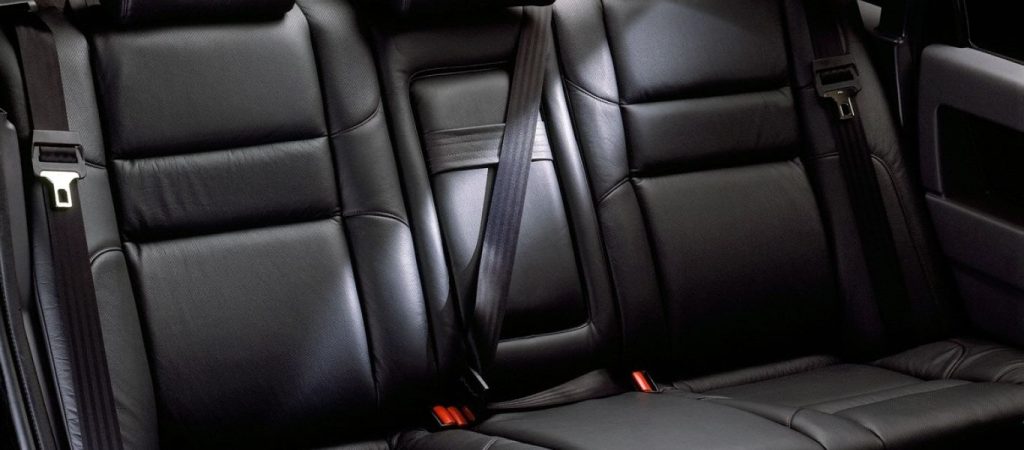 Μπορεί να μας σκοτώσει ο πίσω επιβάτης αν δεν φοράει ζώνη ασφαλείας; (βίντεο)