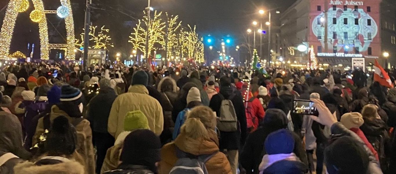 Βιέννη: Δεκάδες χιλιάδες Αυστριακοί πάλι στους δρόμους – «Όχι στον εμβολιασμό του φασισμού»!