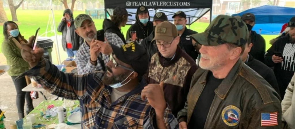 25 μίνι σπιτάκια στους άστεγους του Λος Αντζελες δώρισε ο Άρντολντ Σβαρτσενέγκερ