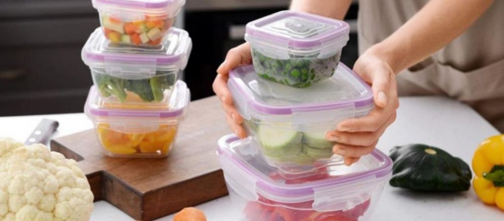 Με αυτόν τον τρόπο θα αφαιρέσετε τους λεκέδες από τα πλαστικά τάπερ