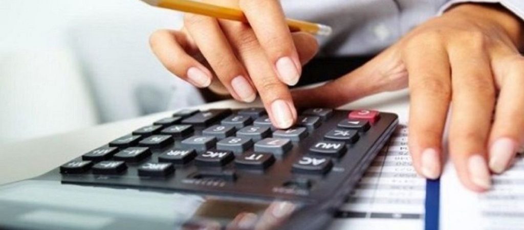 Τι έχουμε να πληρώσουμε ως το τέλος του χρόνου και ποιες υποχρεώσεις παίρνουν παράταση για το 2022;