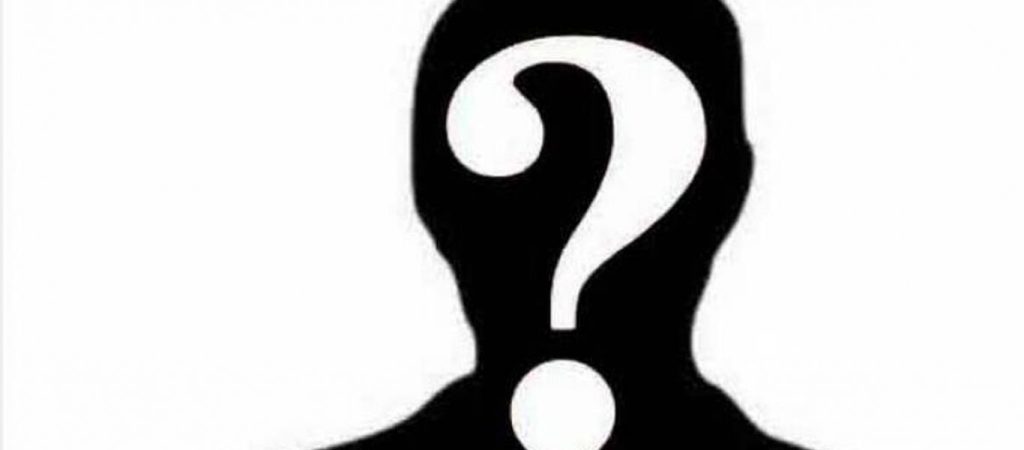 Γνωστός τράπερ ποζάρει έχοντας στη μέση του… τρία πιστόλια (φώτο)