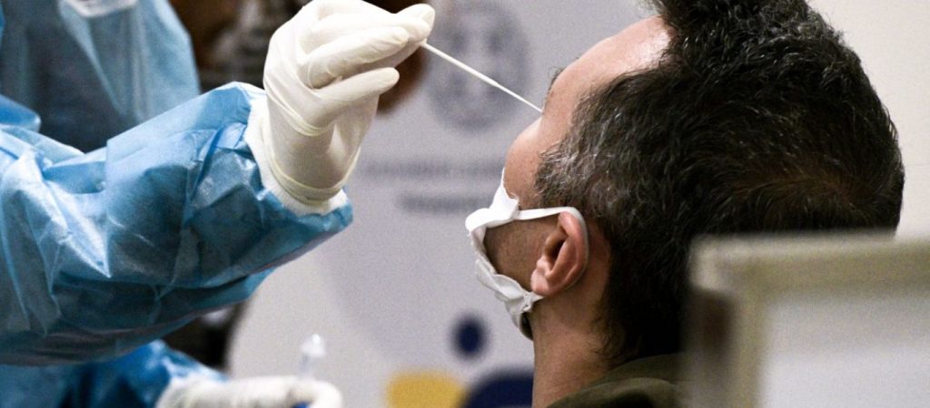Νέο αρνητικό κρουσμάτων σήμερα: Στα 9.284 και στους 66 οι νέοι θάνατοι