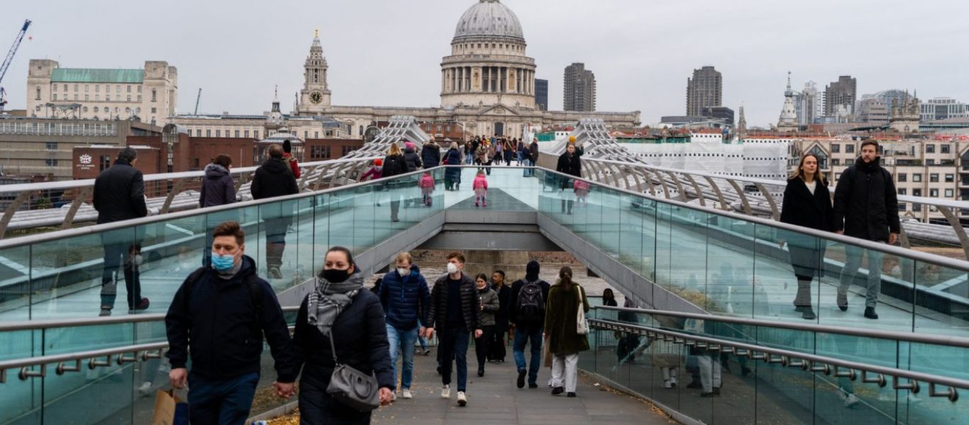 Βρετανοί επιστήμονες για Όμικρον: «Οι σκηνές με τις γεμάτες ΜΕΘ ανήκουν στο παρελθόν»