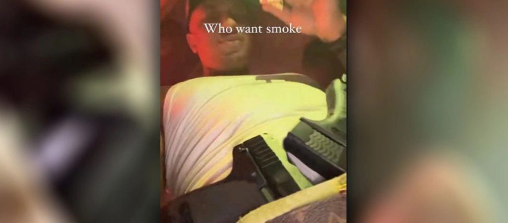 Συνελήφθη ο τράπερ Light: Πόζαρε με όπλα της ΕΛ.ΑΣ! – Βρέθηκαν ναρκωτικά, φυσίγγια και τσεκούρι (upd)