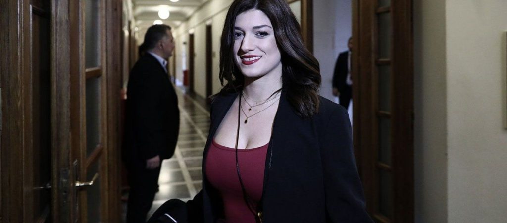 Κ.Νοτοπούλου: «Έχω βαριά βαρηκοΐα – Επικοινωνώ χρησιμοποιώντας ακουστικά βαρηκοΐας & βασίζομαι στη χειλοανάγνωση»