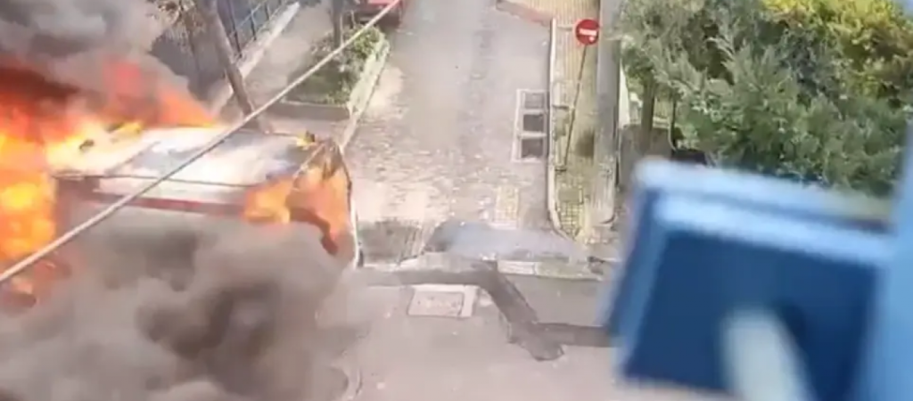 Μεταμόρφωση: Απεγκλωβισμός ηλικιωμένης τελευταία στιγμή από ασθενοφόρο