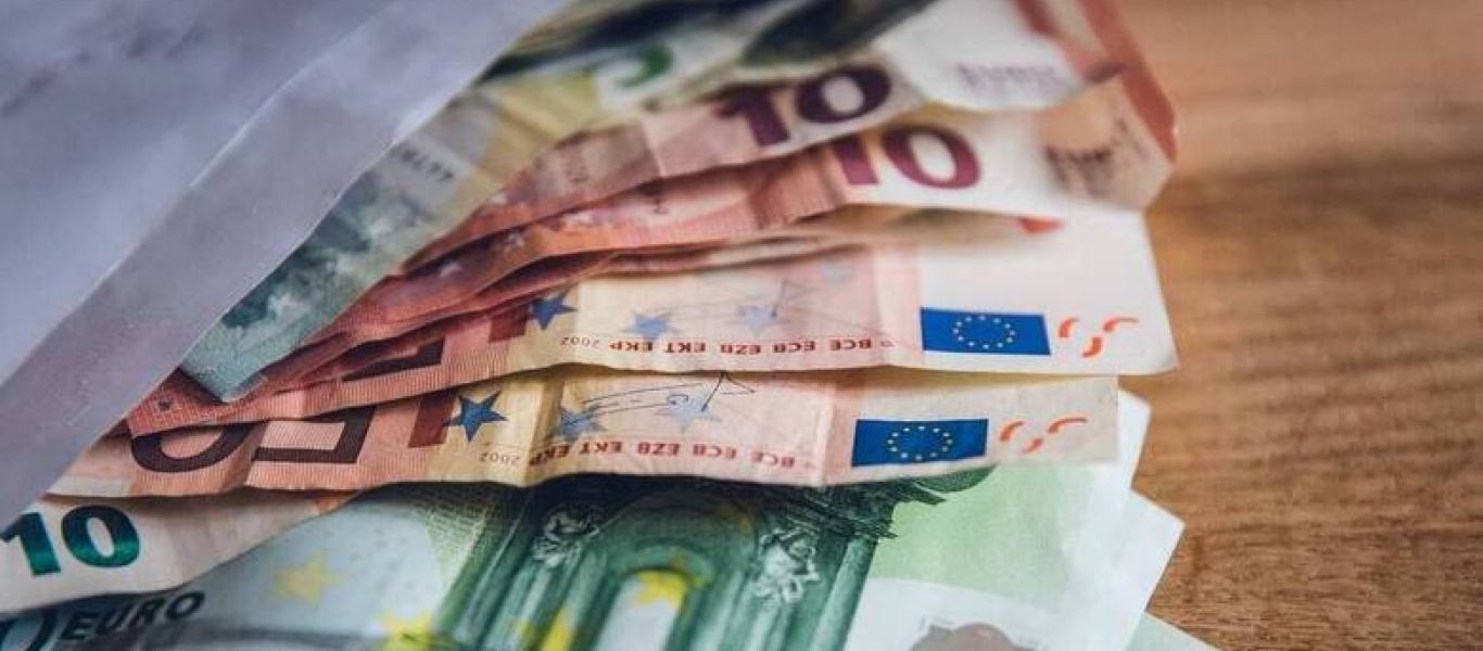 Επίδομα 250 ευρώ: Από σήμερα το απόγευμα η πίστωση στους λογαριασμούς των χαμηλοσυνταξιούχων – Οι δικαιούχοι