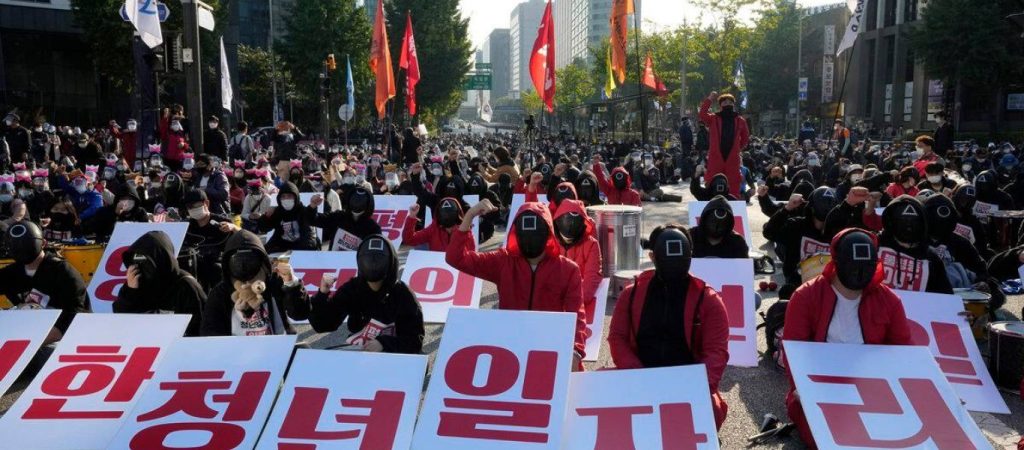 Στη Νότια Κορέα διαδηλώνουν για τα πάνω από 1.000 θύματα των εμβολίων Covid-19 – Στην Ελλάδα… σιγή ασυρμάτου