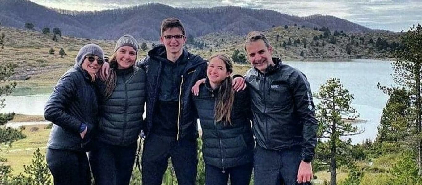 «Πάρτι» στο Twitter με τις διακοπές του Κ.Μητσοτάκη: «Θα έχει ανοιχτό το κινητό του – Μιλάμε για εργασιομανή»