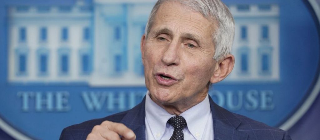 Α.Φάουτσι: «Ίσως χρειαστεί και 4η δόση» – Αντιφάσκει με τον εαυτό του ο αμφιλεγόμενος Αμερικανός λοιμωξιολόγος