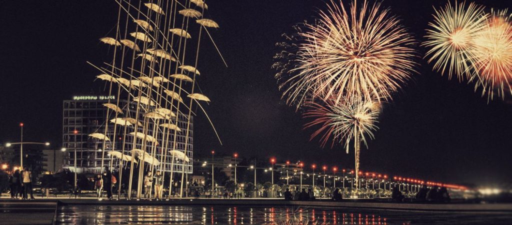 Θεσσαλονίκη: Με σόου πυροτεχνημάτων χωρίς κόσμο η αλλαγή του χρόνου – Θα τα ρίχνει πλεούμενο