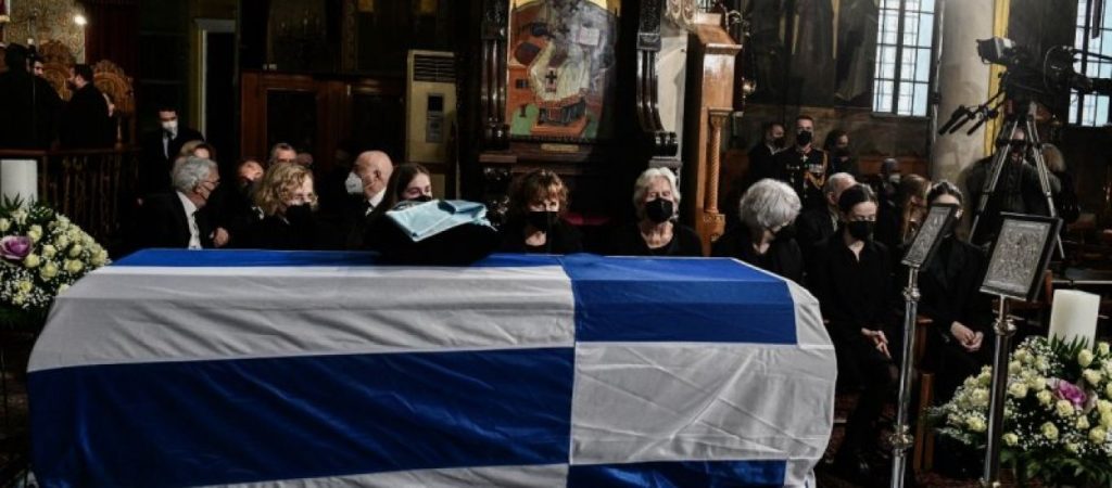 Κάρολος Παπούλιας: Στο Νησί της λίμνης Ιωαννίνων η σορός του για την ταφή