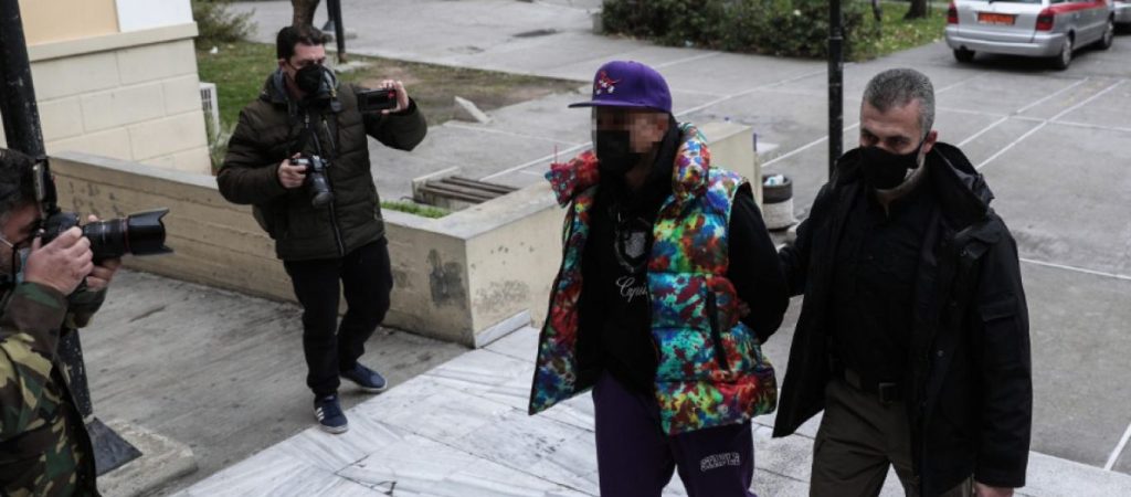 Νέο βίντεο – ντοκουμέντο με τον τράπερ Light να κρατάει στα χέρια του όπλα (βίντεο) (upd)