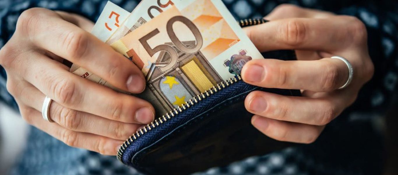 Κατώτατος μισθός: Τάζουν «ψίχουλα» για να αντιμετωπιστεί η επέλαση της ακρίβειας – Στα 13 ευρώ η «σημαντική» αύξηση