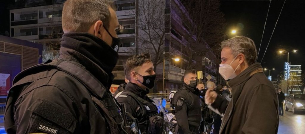 Οι ευχές και τα… γλυκά του πρωθυπουργού K.Μητσοτάκη σε αστυνομικούς της Ομάδας ΔΙΑΣ (φωτό)