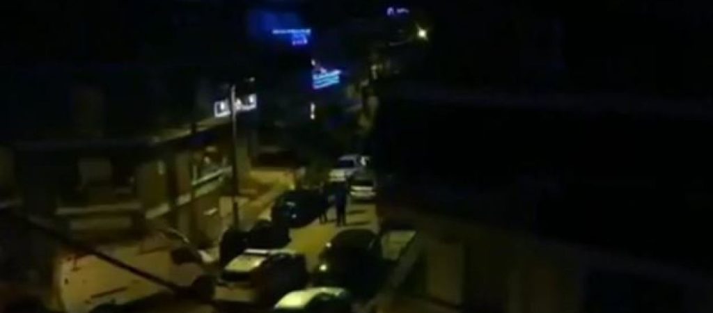 Θεσσαλονίκη: Σταμάτησε στη μέση του δρόμου, έβαλε τη μουσική στη διαπασών και άρχισε να χορεύει