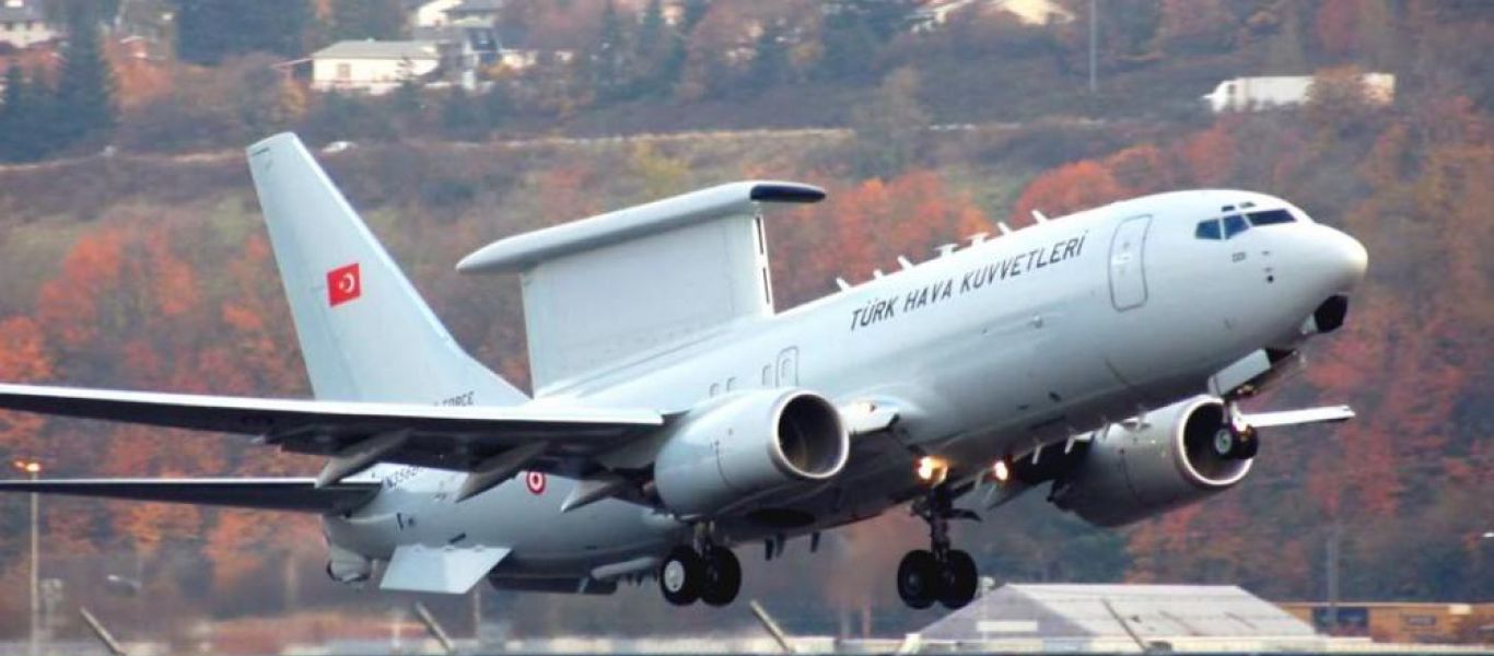 Ο Χ.Ακάρ έβαλε όλο το επιτελείο σε αεροσκάφος Boeing E-7T για να τους «δείξει» το Αιγαίο (βίντεο)