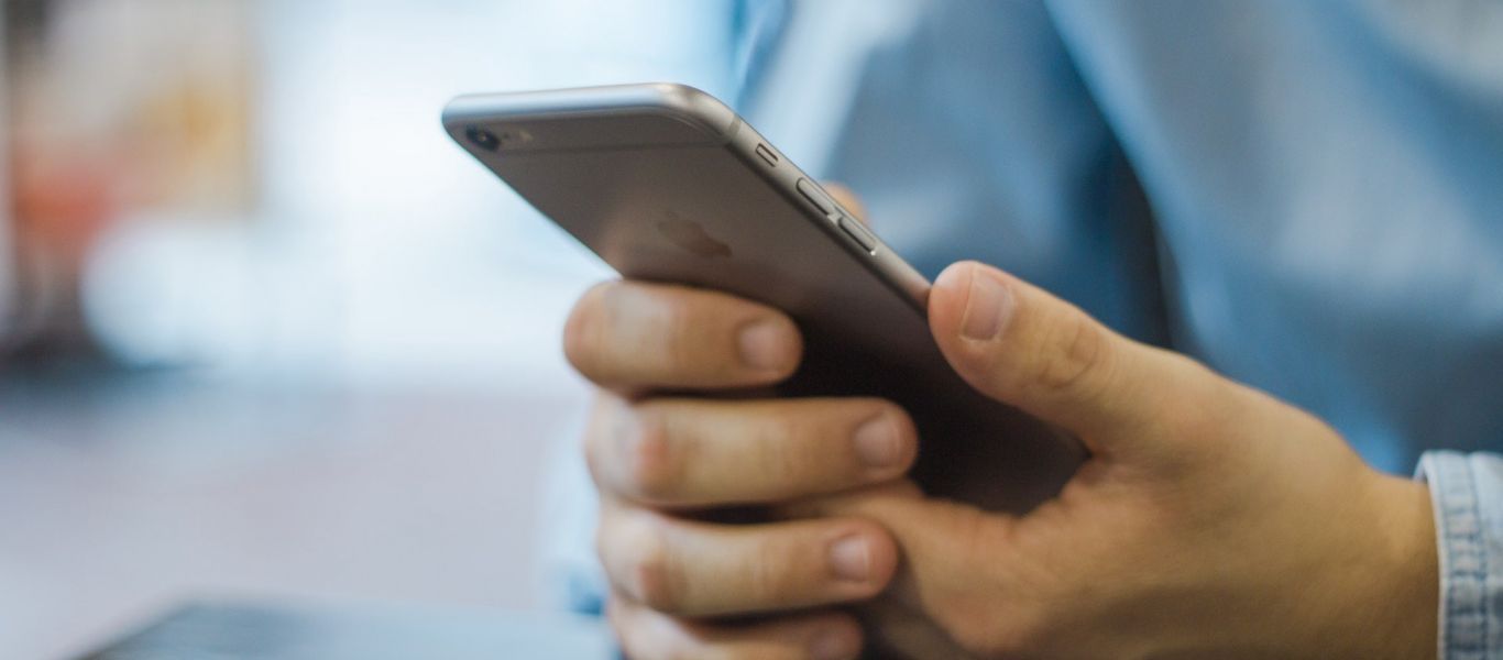 Τέλη κινητής τηλεφωνίας: Τι αλλάζει στους λογαριασμούς από 1/1;