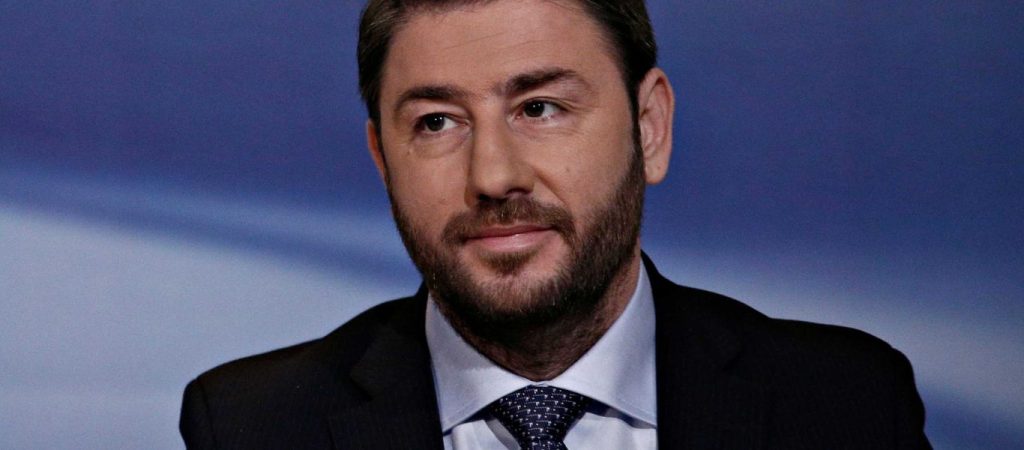 Ο Νίκος Ανδρουλάκης κέρδισε το φλουρί και το ανέβασε στο Twitter (φωτο)