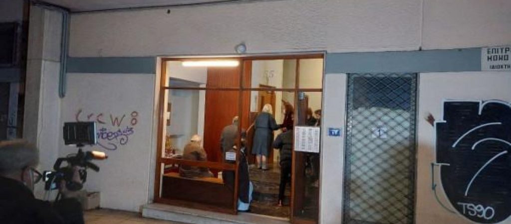 Ομηρία στο κέντρο της Αθήνας: Η στιγμή της σύλληψης του δράστη (φωτό)