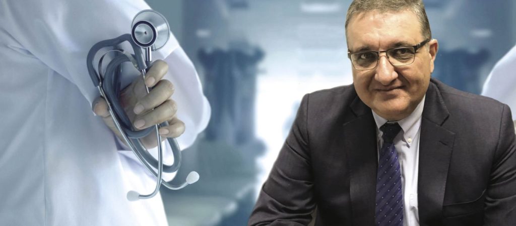Ο πρόεδρος του Πανελλήνιου Ιατρικού Συλλόγου προτρέπει όσους είναι κατά του εμβολισμού να «κοιταχθούν στον καθρέπτη»