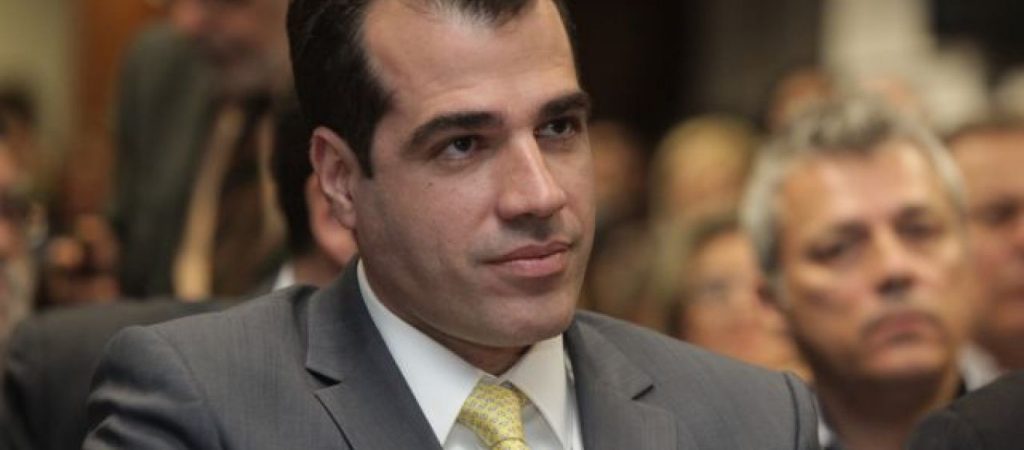 Τα επόμενα «έργα» της κυβέρνησης – Θ.Πλεύρης: «Δεδομένη η επέκταση της έμμεσης υποχρεωτικότητας του εμβολιασμού»