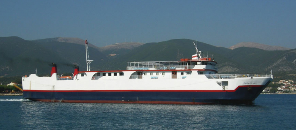 Σαλαμίνα: Ναυτικοί έσωσαν σκύλο που είχε πέσει στο πέλαγος (βίντεο)