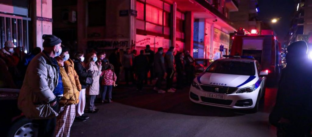 Ομηρία στον Άγιο Παντελεήμονα: Ανατριχιάζει η κατάθεση της γυναίκας – «Πήρε ένα μαχαίρι και με έσερνε από τα μαλλιά»