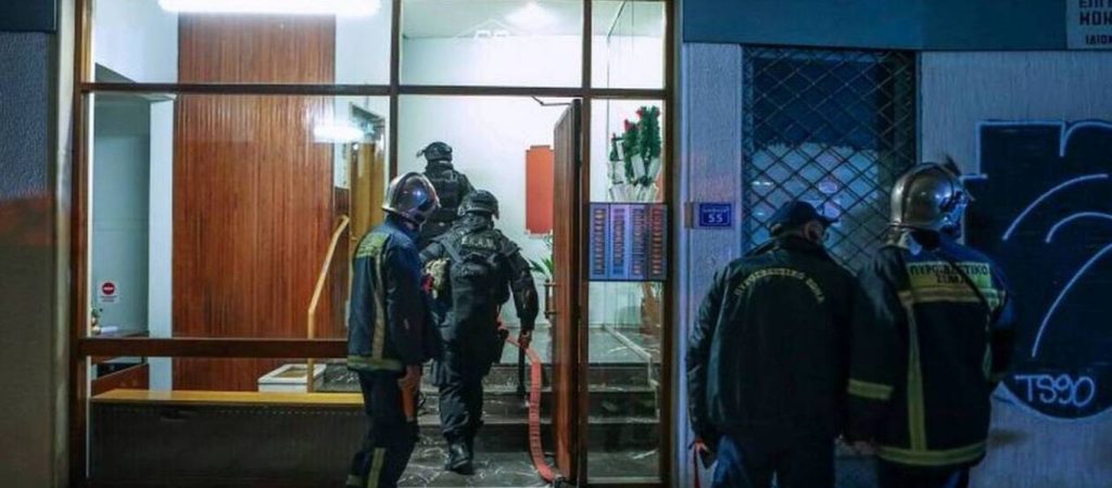 Ομηρία στον Άγιο Παντελεήμονα: Βίντεο – ντοκουμέντο από τον ξυλοδαρμό της 30χρονης (σκληρές εικόνες)