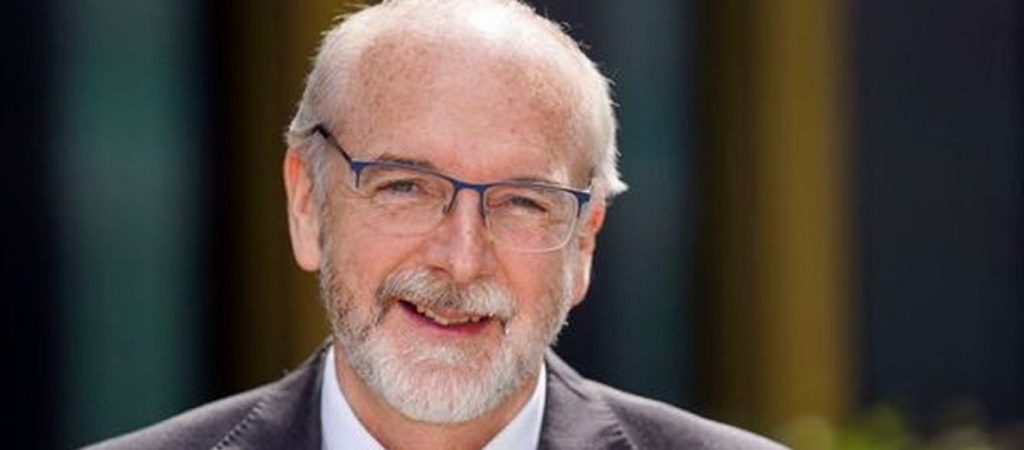 «Δεν μπορούμε να εμβολιαζόμαστε κάθε έξι μήνες» λέει ο δημιουργός του ΑstraZeneca