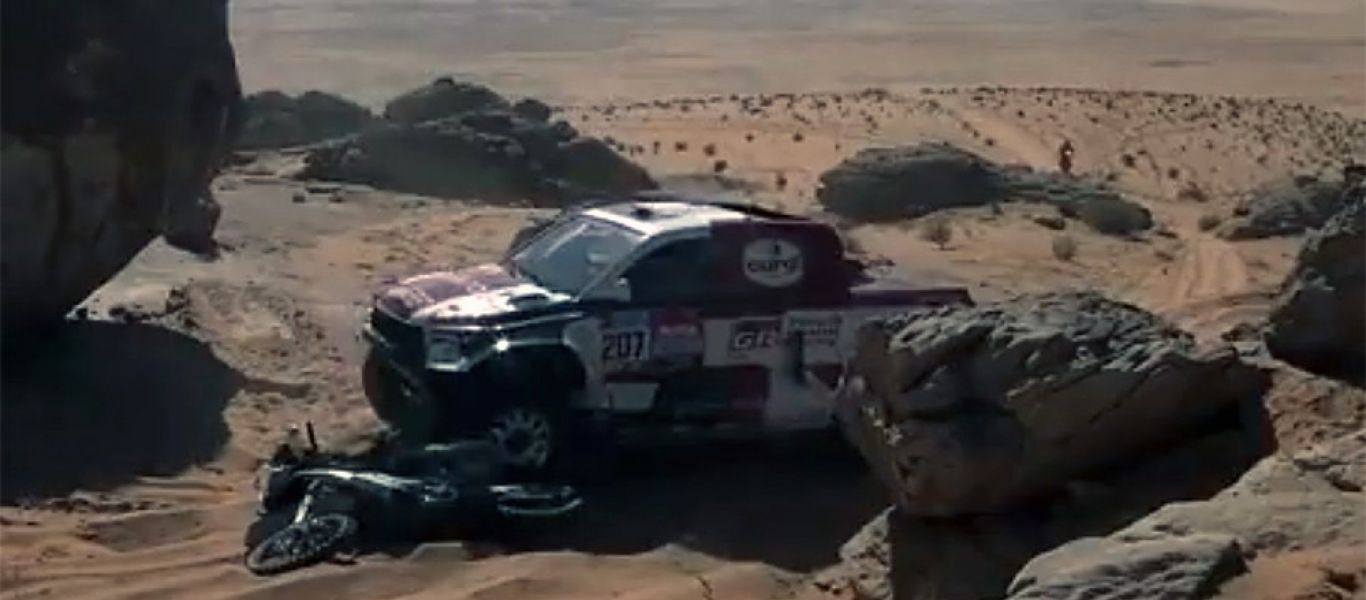 Ατύχημα στο Rally Dakar 2022: Αυτοκίνητο χτύπησε αναβάτη – Τιμωρήθηκε ο οδηγός (βίντεο)