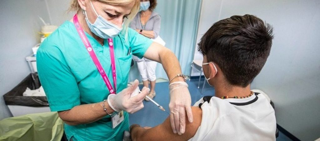 Απίστευτο σκάνδαλο στη Γερμανία: Εμβολίασαν παιδιά 5-11 ετών με δόση για ενηλίκους