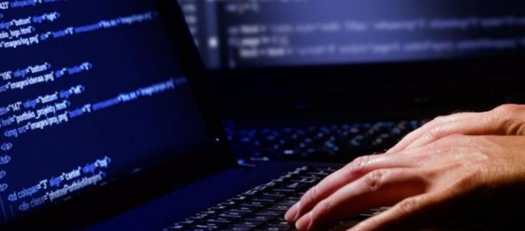 Έλληνας YouTuber κατήγγειλε απειλές για τη ζωή του – «Θα φας 50 μαχαιριές παντού είσαι νεκρός» (βίντεο)