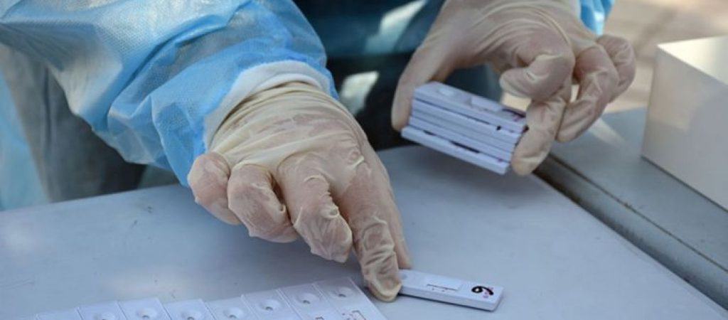 Θεσσαλονίκη: Θετικά επτά στα 10 PCR τεστ – Τι λέει η γγ του Ιατρικού Συλλόγου Θεσσαλονίκης