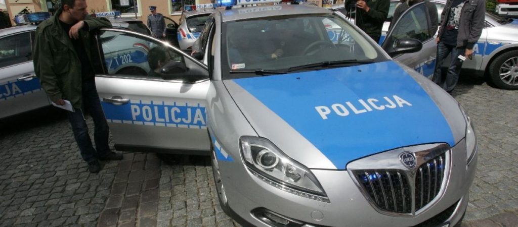 Πολωνία: Διαρρήκτης έγινε… μανεκέν σε βιτρίνα καταστήματος για να γλιτώσει τη σύλληψη