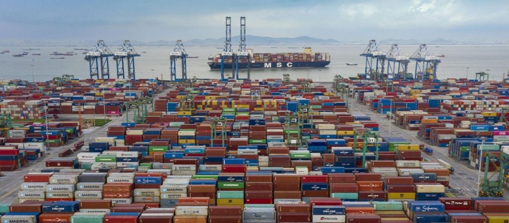 Όμικρον: Aνησυχία στην ναυτιλία – Έπληξε το 3ο μεγαλύτερο λιμάνι διακίνησης containers