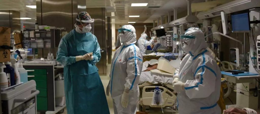 Όμικρον: Στο νοσοκομείο κατέληξε 64χρονος διπλά εμβολιασμένος