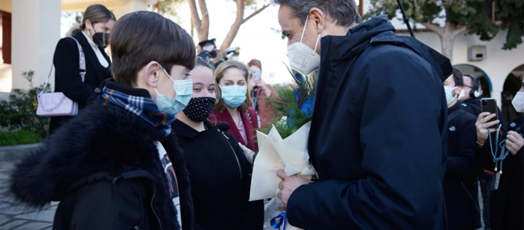 Στον Άγιο Ευστράτιο για τα Θεοφάνεια ο Κ.Μητσοτάκης – Συνομίλησε με κόσμο και παρακολούθησε τη Θεία λειτουργία (φωτο)