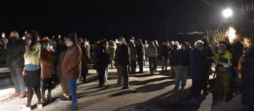 Χίος: Οι πολίτες αντιδρούν στην δημιουργία της νέας δομής – Δεν επέτρεψαν αποβίβαση μηχανημάτων (βίντεο)