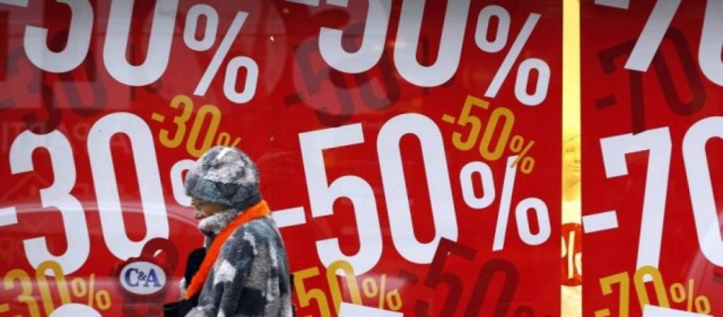 Δείτε πότε ξεκινούν οι χειμερινές εκπτώσεις – Τι να προσέξετε